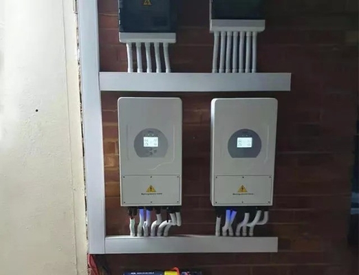 Puissant convertisseur solaire hybride monophase de 16 kW 8 kW SUN-16K-SG01LP1-EU Pour le stockage solaire
