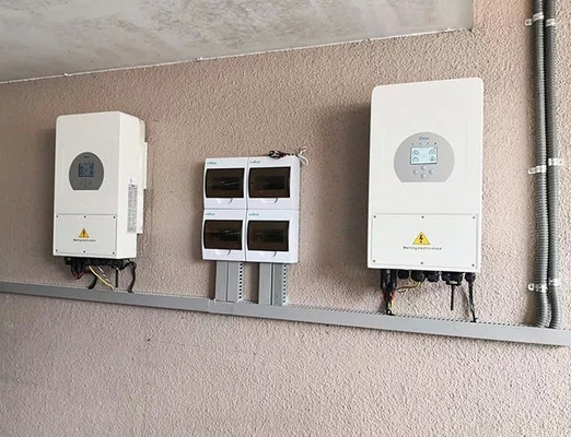 Invertisseur hybride Deye à sortie triphasée de 10 kW pour système d'électricité hybride solaire 380v