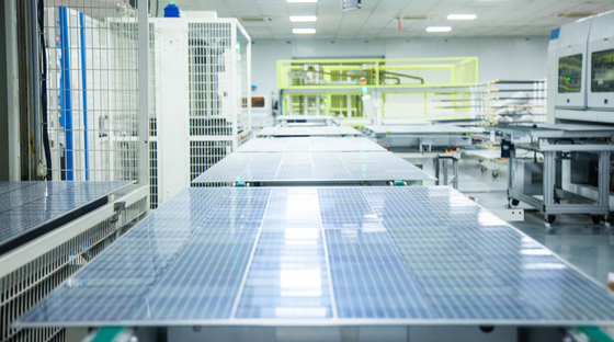 Panneau solaire HJT de type N de 550 W avec une efficacité élevée du panneau TUV et une conception entièrement noire